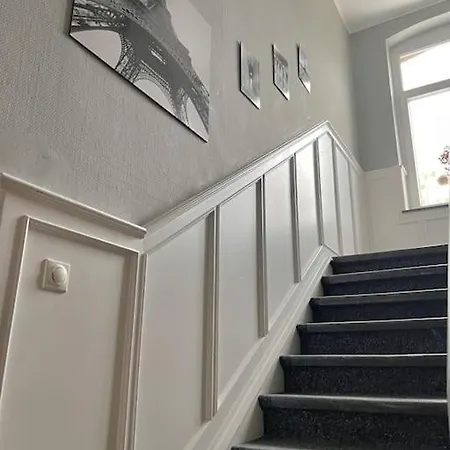 Siegburg- Helles Mit Charme Ice Bhf سيغبورغ