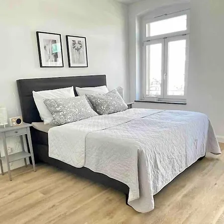 Siegburg- Helles Mit Charme Ice Bhf سيغبورغ