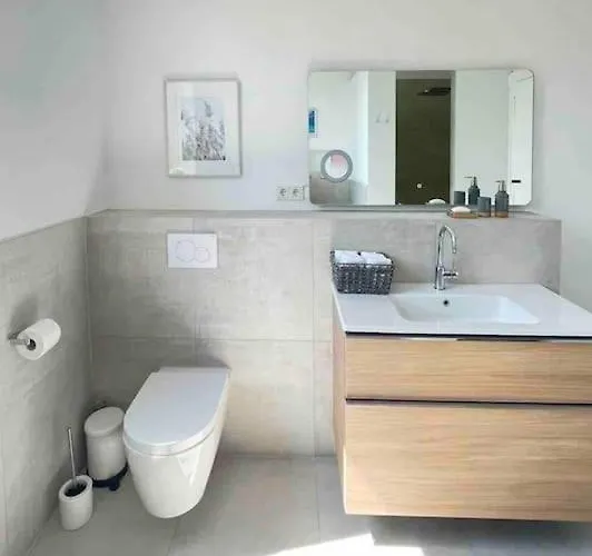 Siegburg- Helles Mit Charme Ice Bhf Appartamento Siegburg